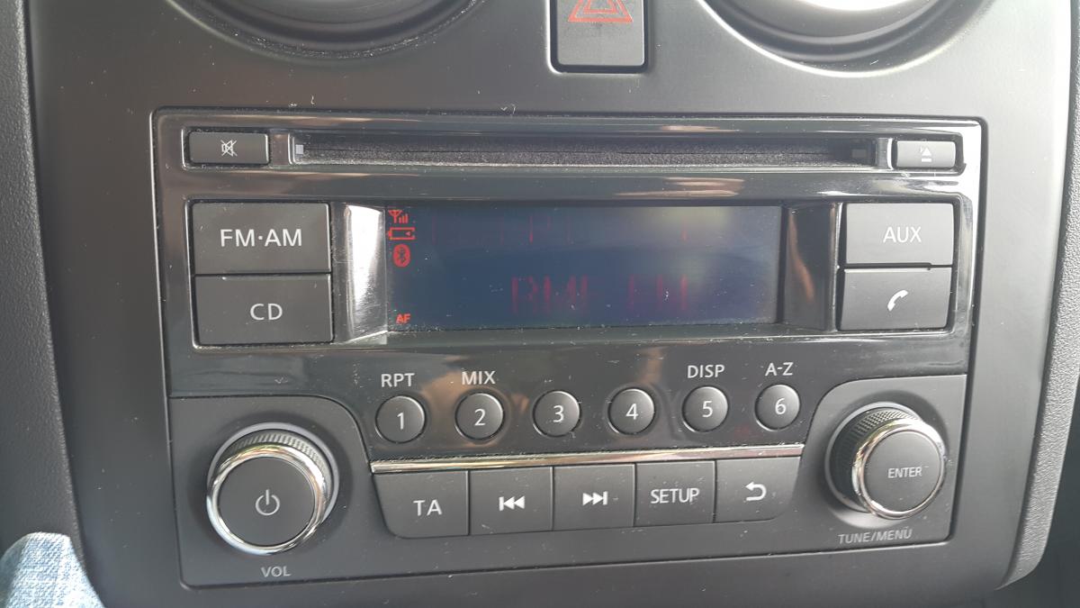 Ekran radia zanika jak jest gorąco Qashqai I [J10