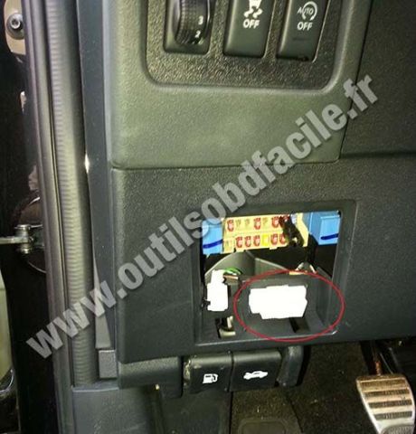 nissan-qashqai-socket-diagnostic-obd2.jpg