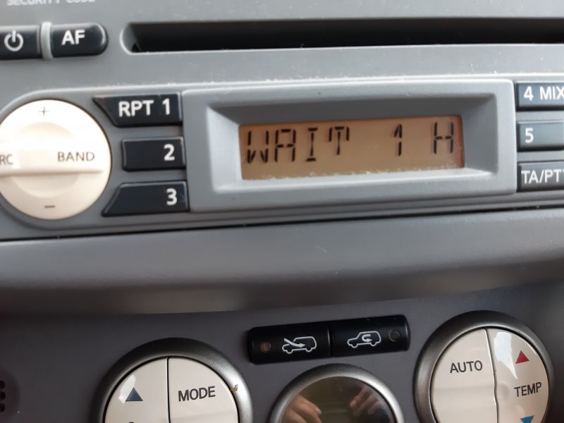 Micra K12 nie działa radio po wymianie akumulatora K12